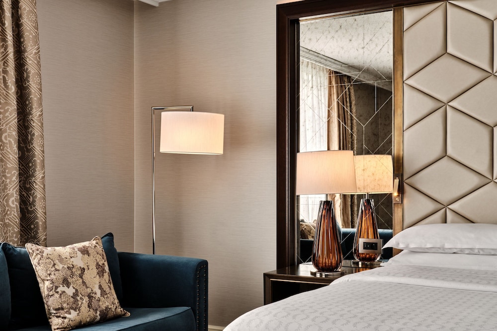 Premium Room, 1 King Bed - Photo 9