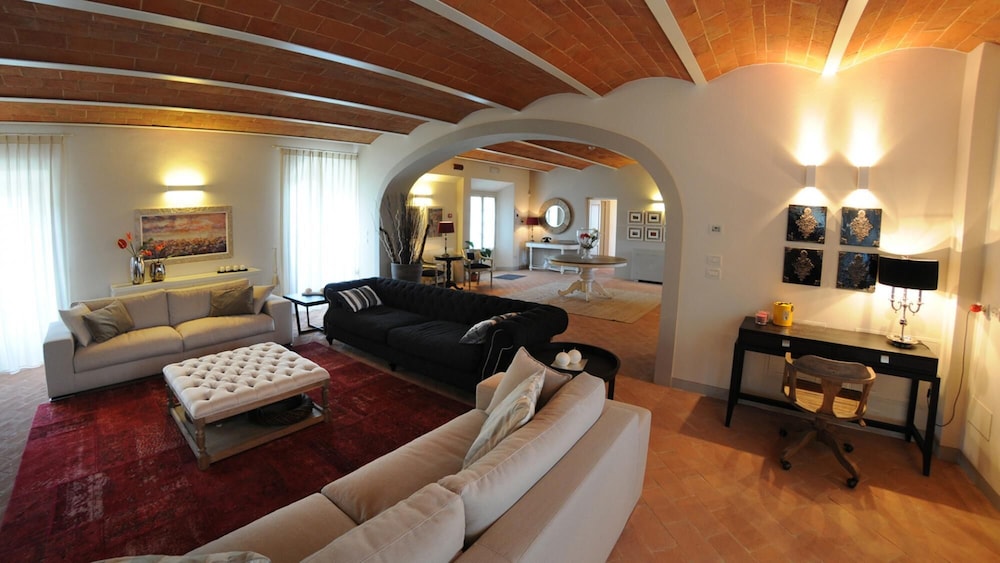 Villa photo 2