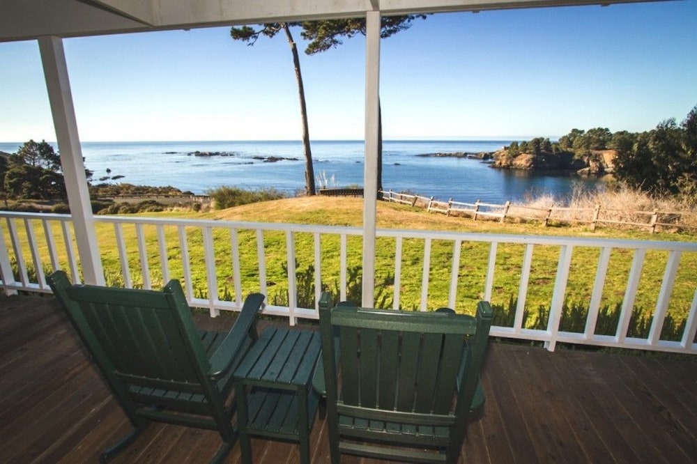Traditional Room, 1 King Bed, Ocean View (Non-pet friendly) photo 2
