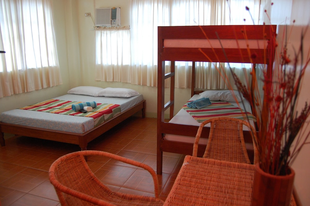 Family Quadruple Room photo 3