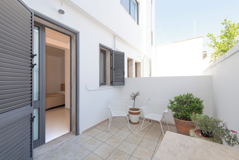 Superior Double Room, Patio - Photo 4