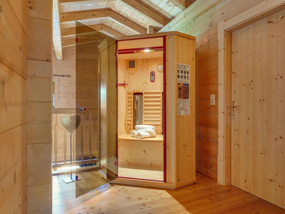 Classic Chalet, 5 Bedrooms photo 2
