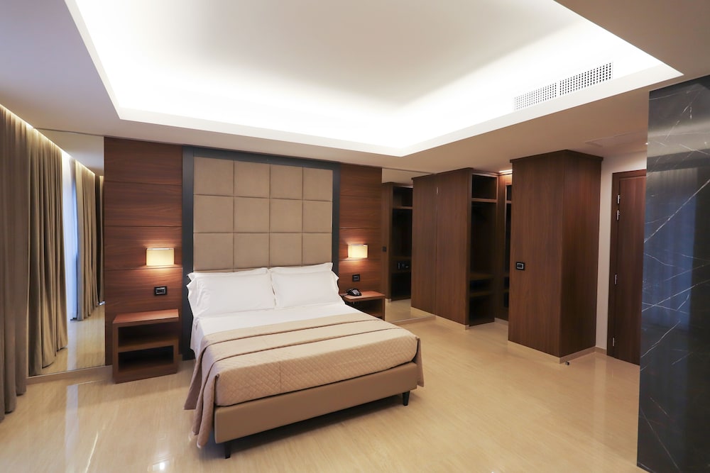 Grand Suite, Hot Tub photo 3