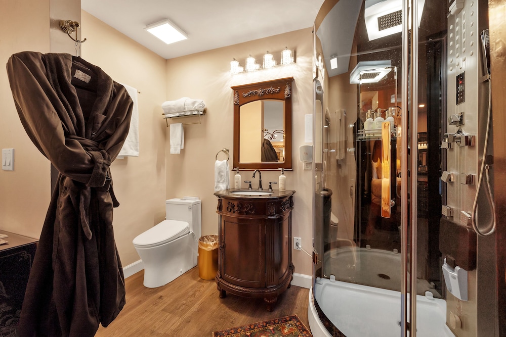 Panoramic Studio, Bathtub, Lake View - Photo 10