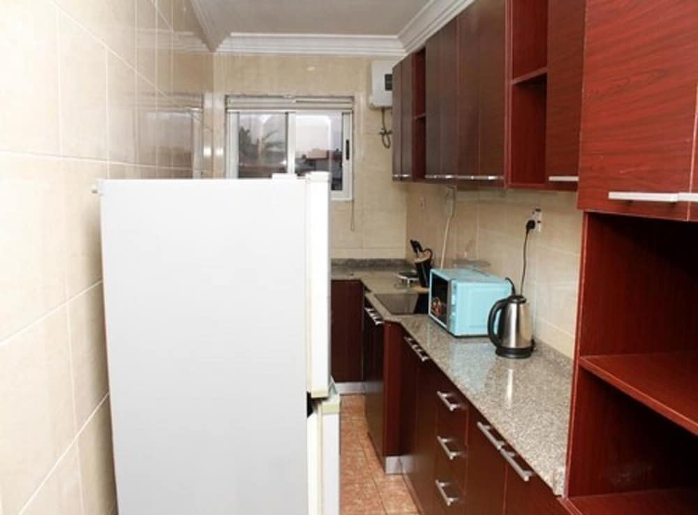 Luxury Suite - Photo 9