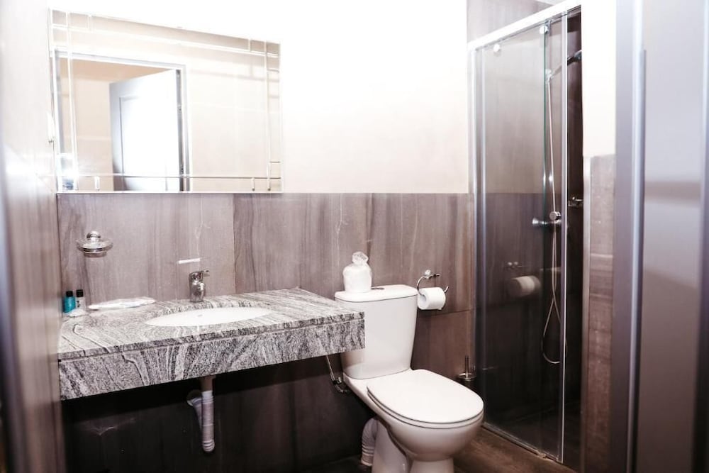 Executive Suite, Multiple Beds, Lake View (2nd Floor;Living Room) photo 2