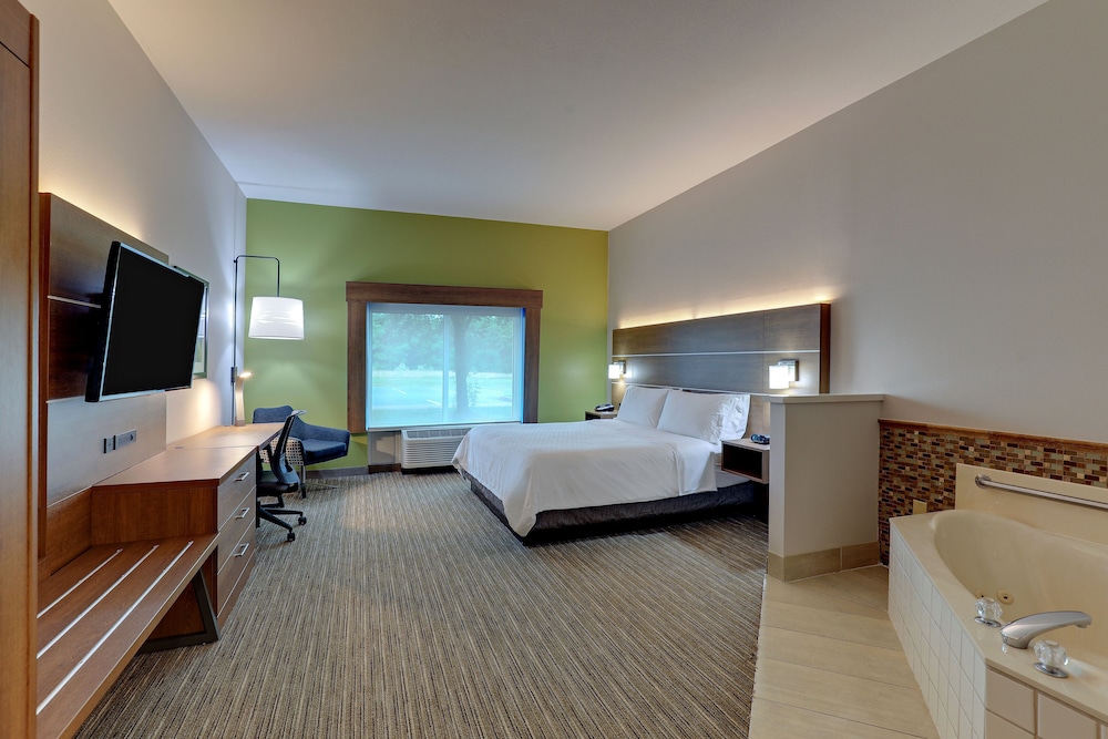 Suite, 1 King Bed - Photo 2