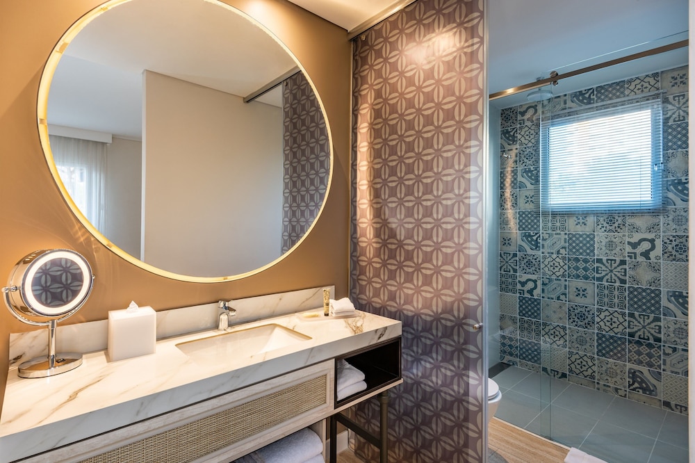 Premium Room, 1 King Bed, City View - Photo 5