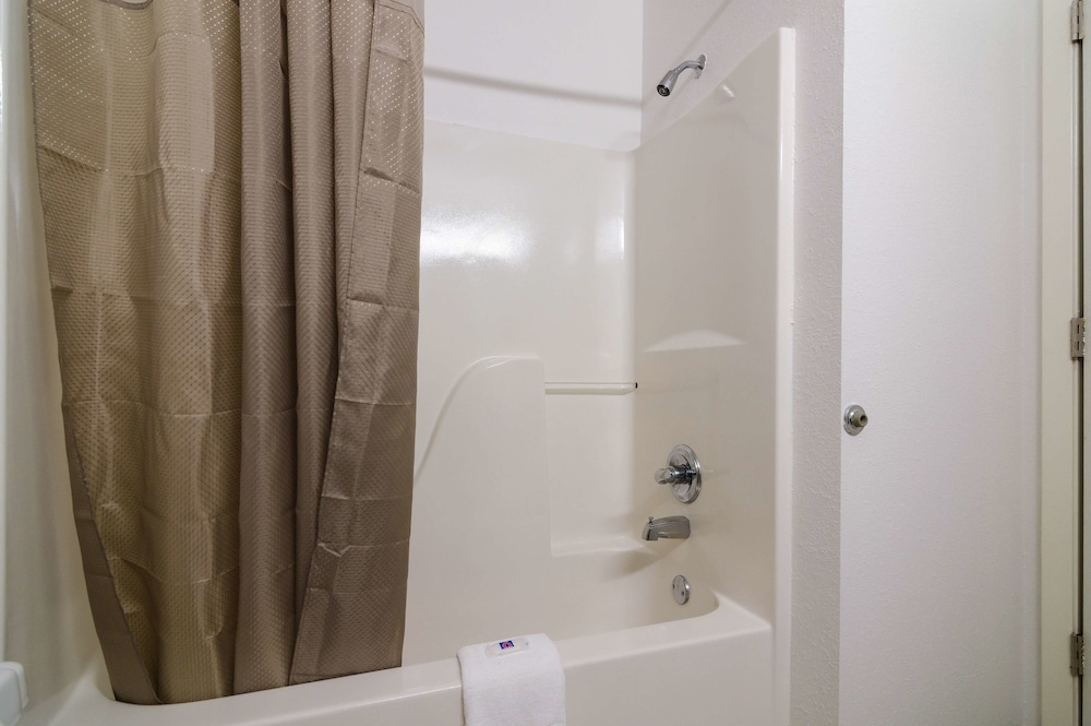 Deluxe Room, 1 King Bed, Non Smoking, Hot Tub