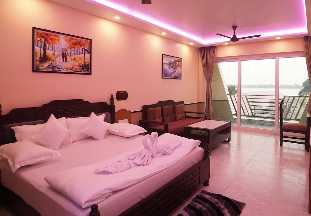Deluxe Double Room, Balcony, River View photo 1