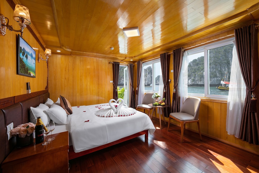 Suite, Balcony, Ocean View photo 1