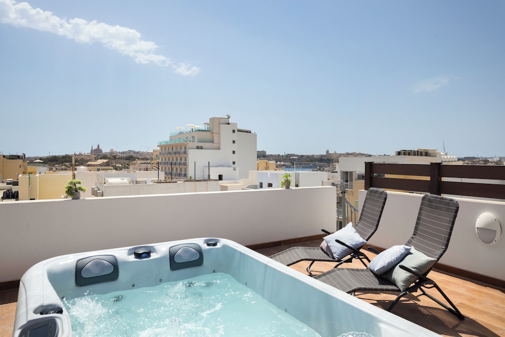 Penthouse, City View