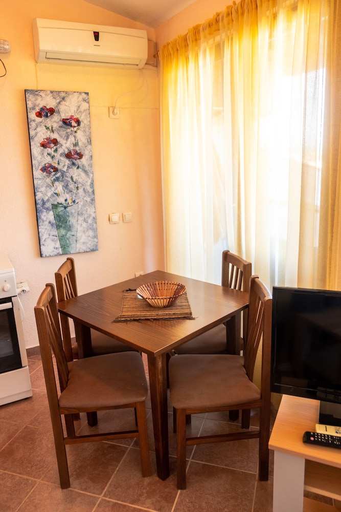 Apartment, 1 Bedroom - Photo 2
