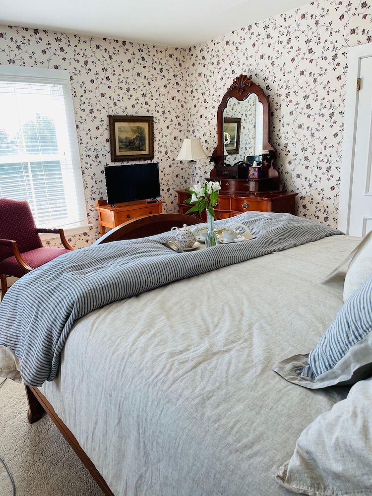 Deluxe Single Room, Ensuite, Partial Sea View (Colonel Ward Bedroom) photo 3