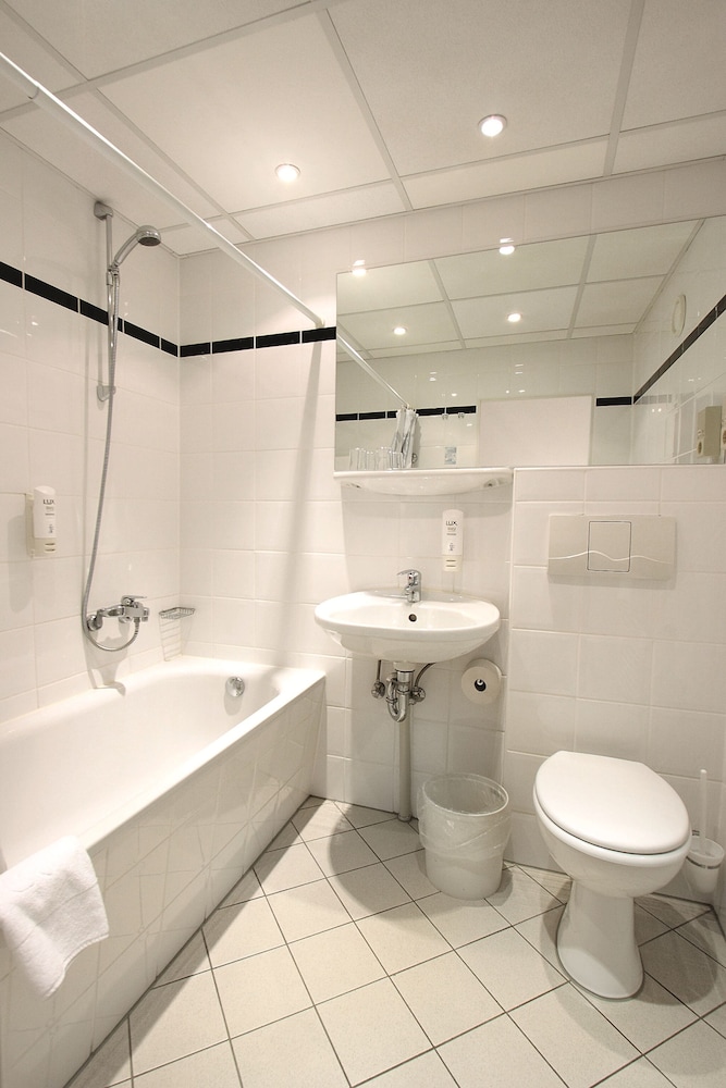 Suite, Multiple Beds - Photo 5