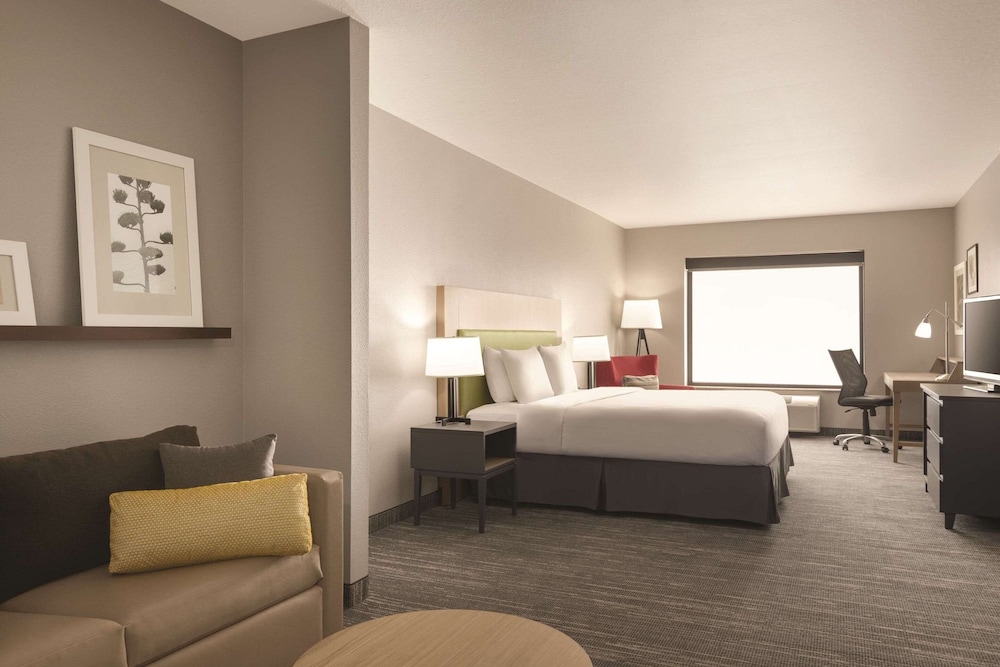 Premium Room, 1 King Bed with Sofa bed, Non Smoking - Photo 1