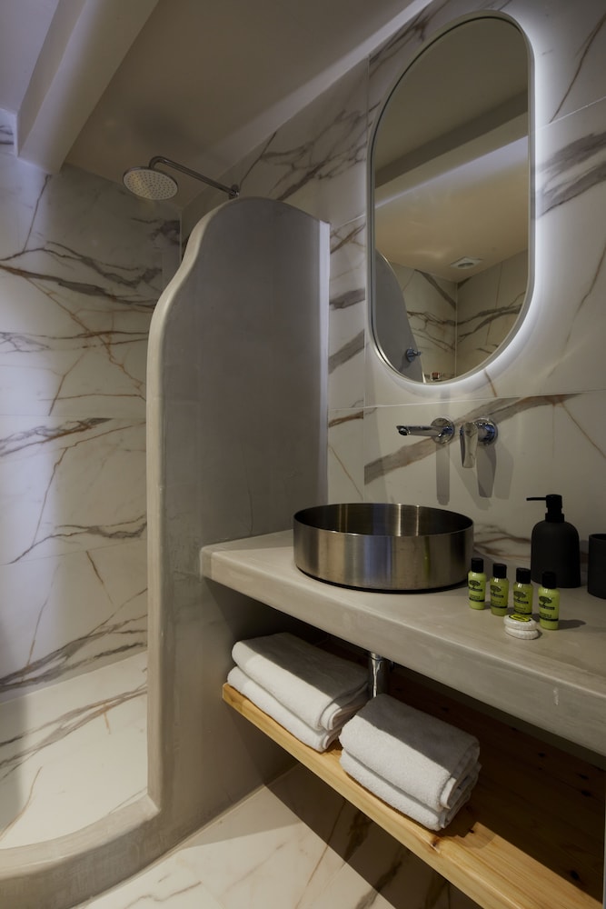 Comfort Room - Photo 11