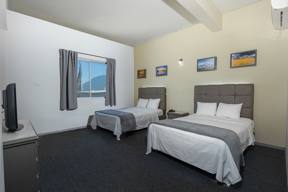 Standard Room, 2 Double Beds, Private Bathroom - Photo 2