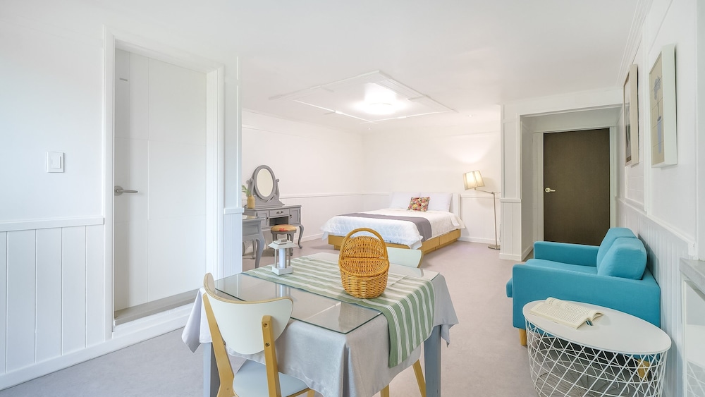 Basic Room, 1 Bedroom (lilac) photo 1