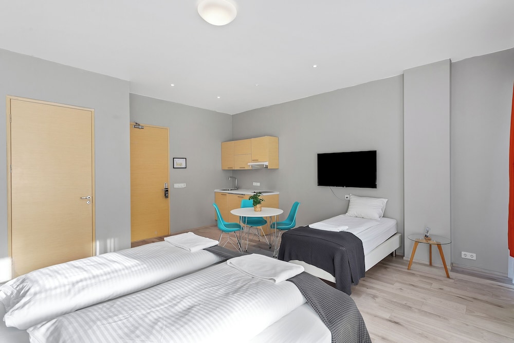 Studio, Multiple Beds - Three Adults - Photo 5