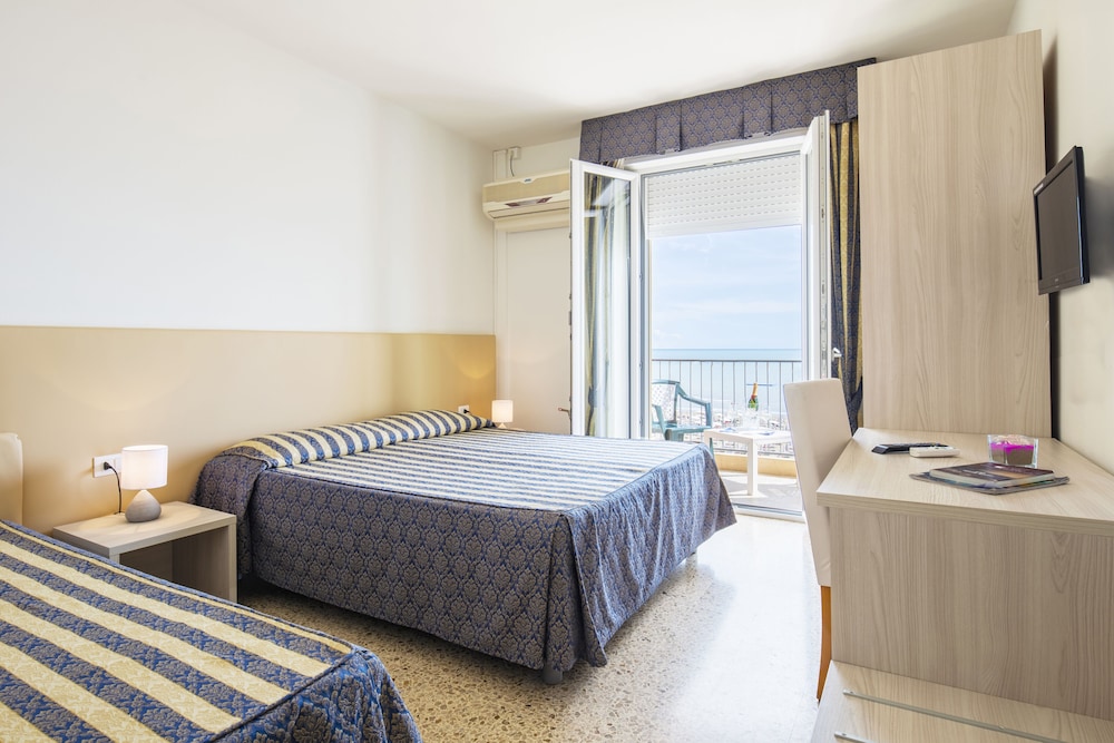 Triple Room, Balcony, Sea View photo 3