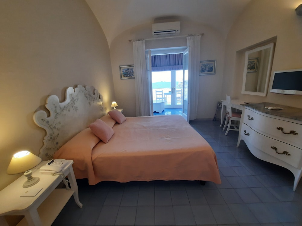 Triple Room, Partial Sea View photo 3