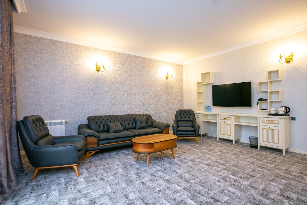 Family Room photo 2
