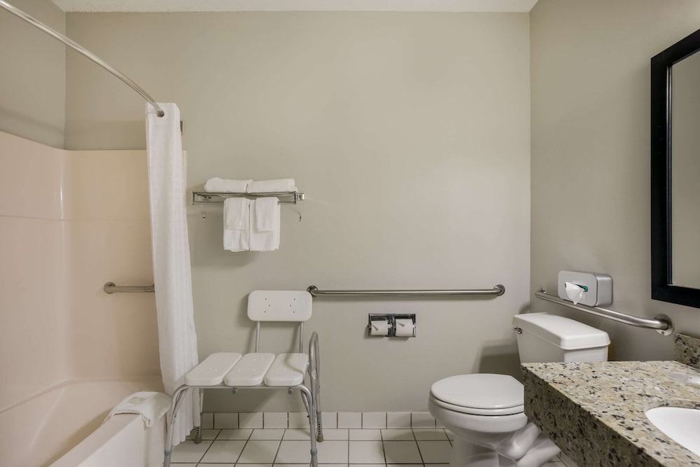 Suite, 1 Queen Bed, Accessible, Non Smoking (Efficiency) - Photo 2