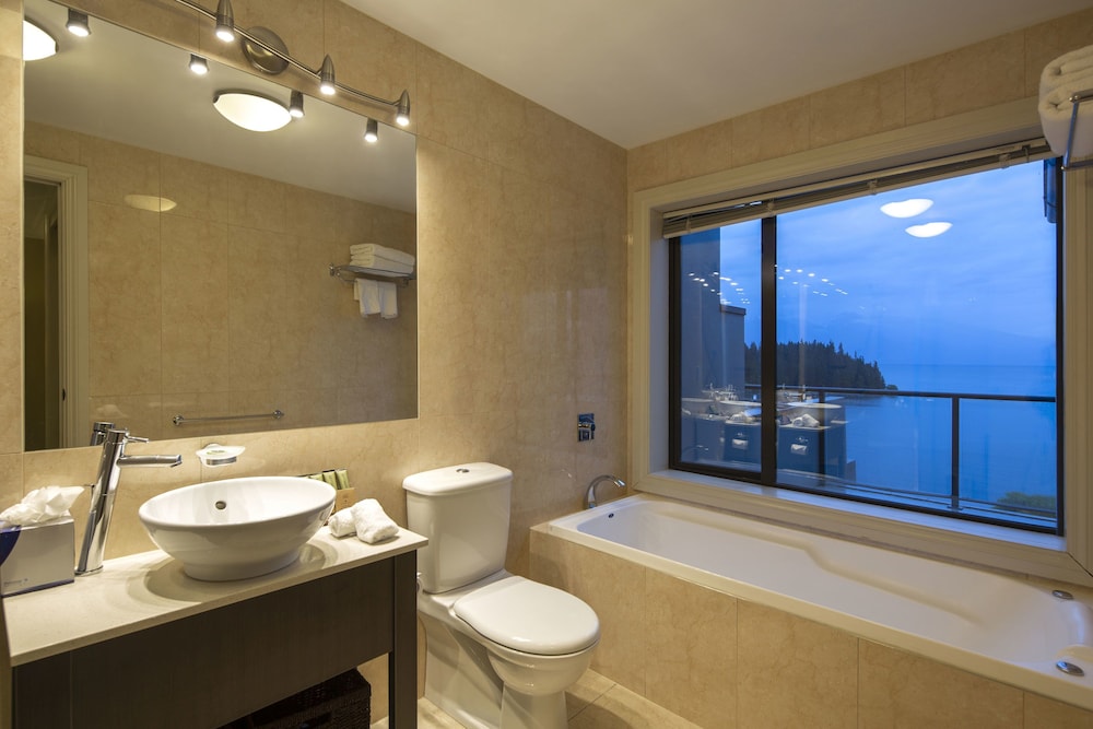 2 Bedroom Lakeview Suite - Photo 4