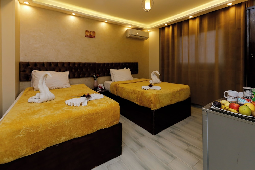 Panoramic Quadruple Room photo 2