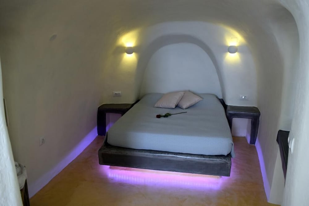 Studio Caldera View Share Jetted Tub