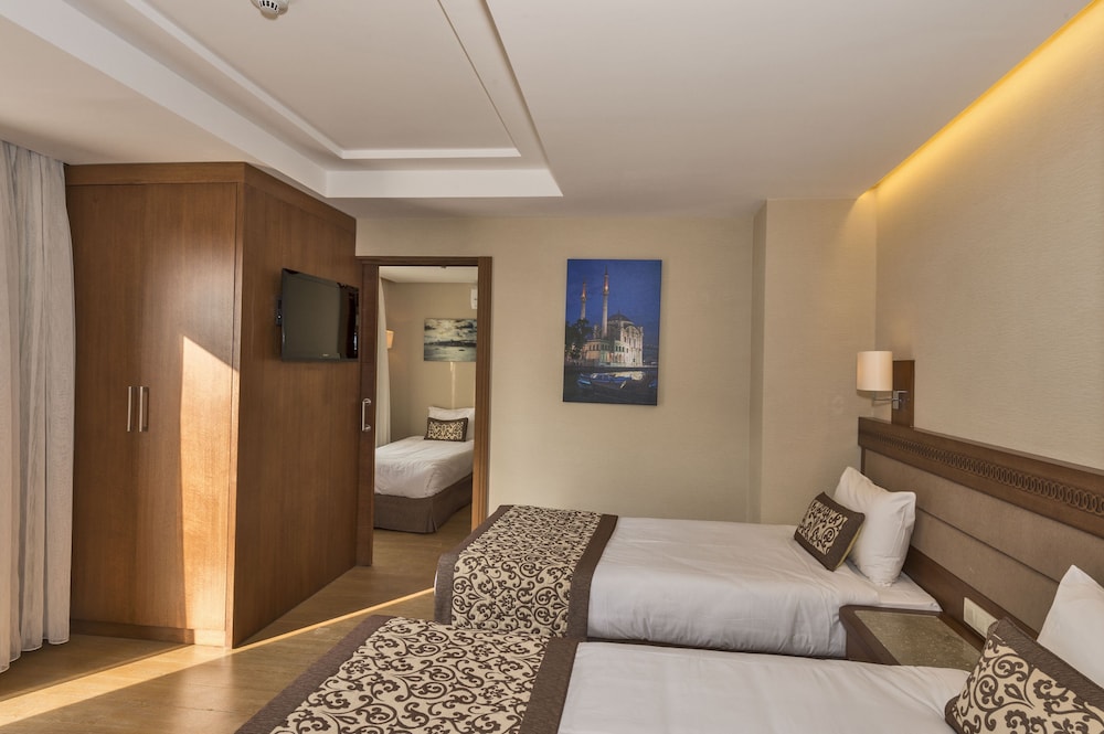 Family Triple Room, 2 Bedrooms photo 3