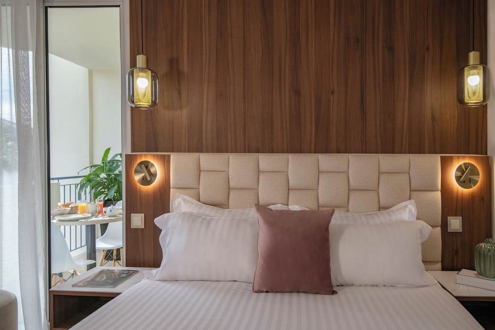 Deluxe Room with Terrace - renovated photo 1