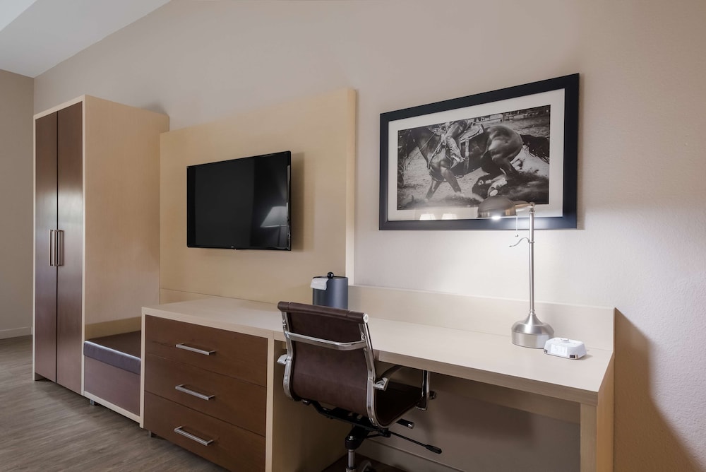 Suite, 2 Queen Beds, Accessible, Refrigerator & Microwave - Photo 3