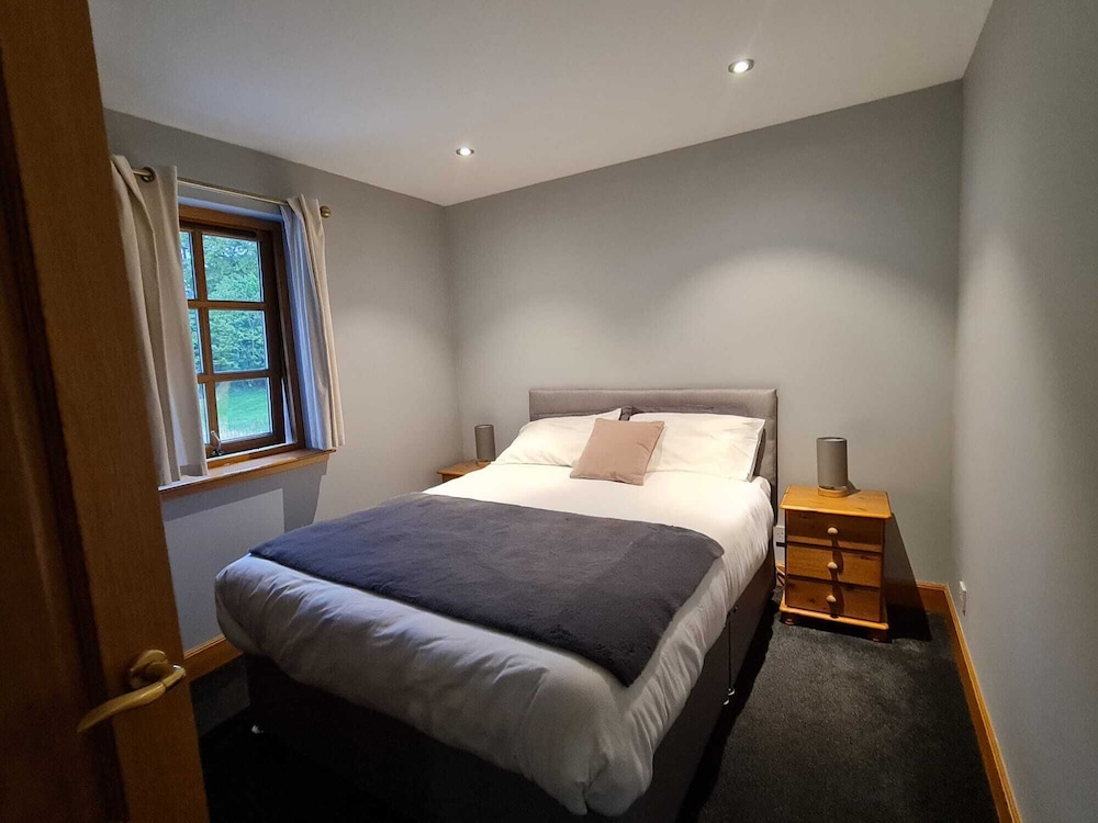Deluxe House photo 1