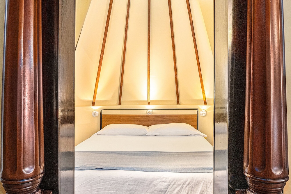 Elite Quadruple Room, Ensuite (Enchanting Turret Suite)