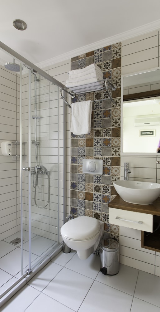 Standard Double or Twin Room - Photo 18