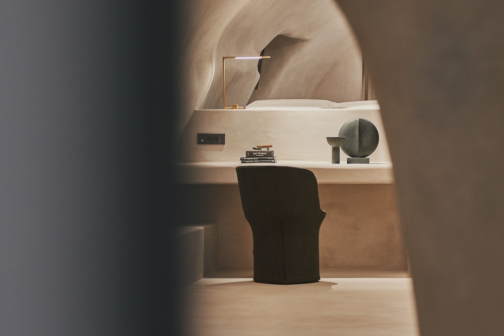 Divine Grand Suite with Jetted Tub & Caldera View