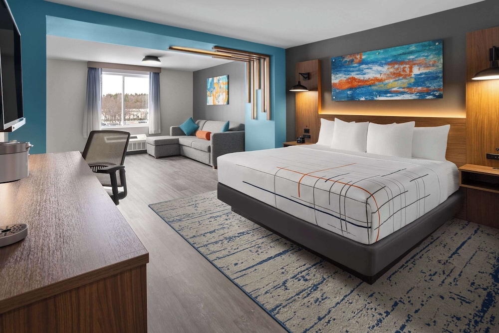 Suite, 1 King Bed, Non Smoking - Photo 1