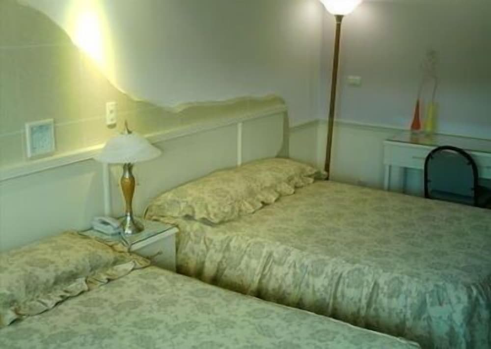 Standard Quadruple Room, 2 Double Beds photo 3