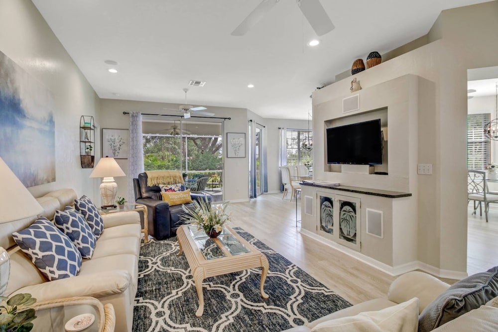 House (20879 Villareal Way)