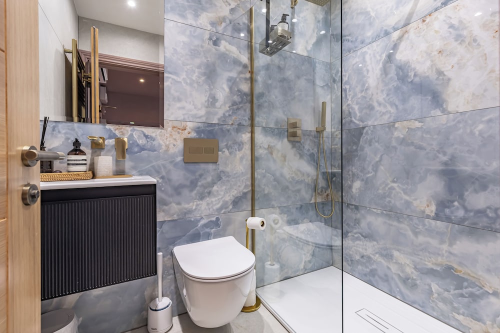 Exclusive Apartment, Ensuite, City View photo 3
