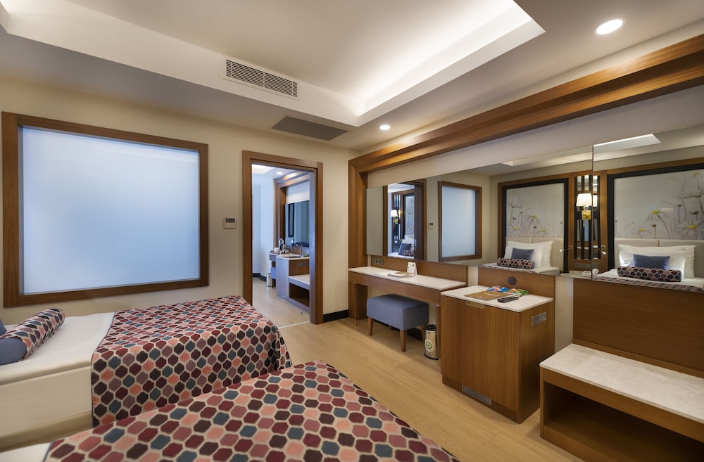 Family Room, 2 Bedrooms, Partial Sea View photo 3