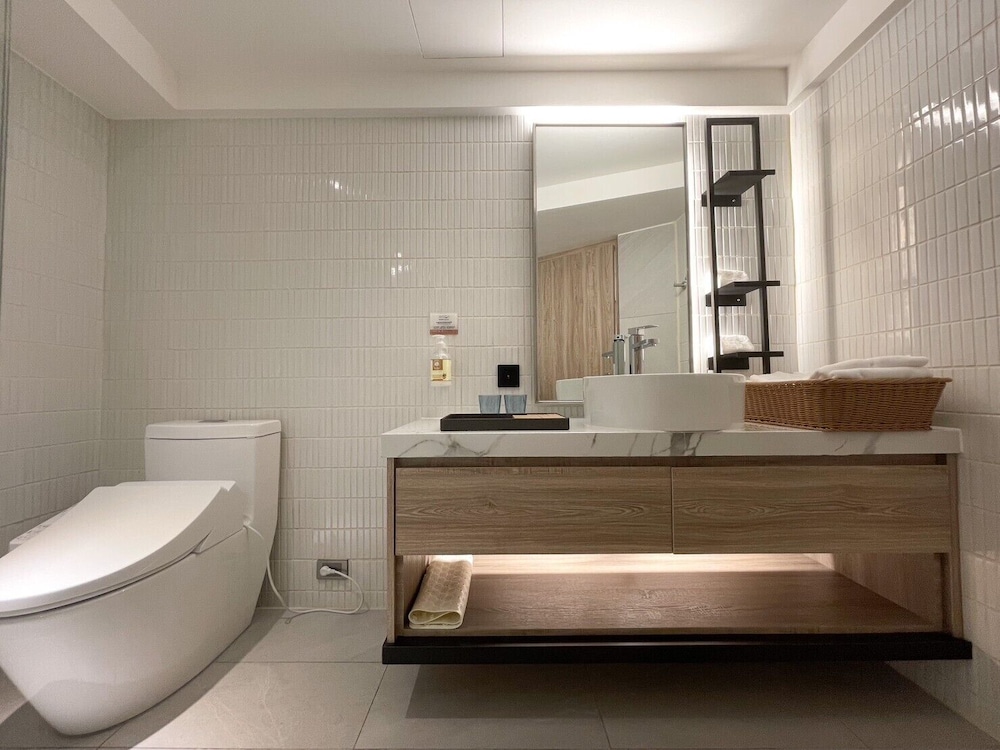 Two-Bedroom Suite - Photo 7