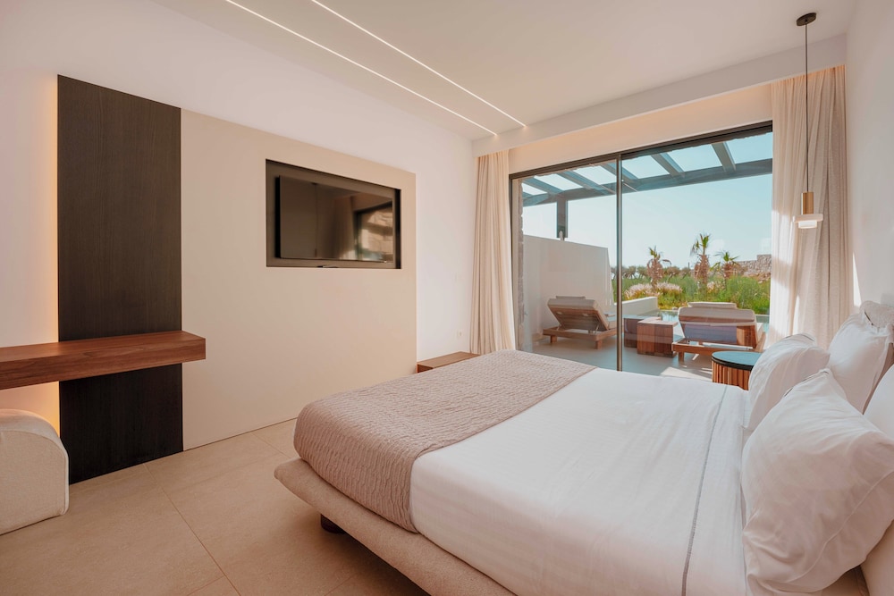 Executive Suite Garden View with Private Pool