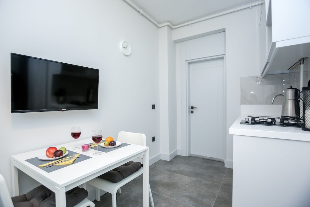 Studio Suite, 1 Queen Bed, Non Smoking, Balcony