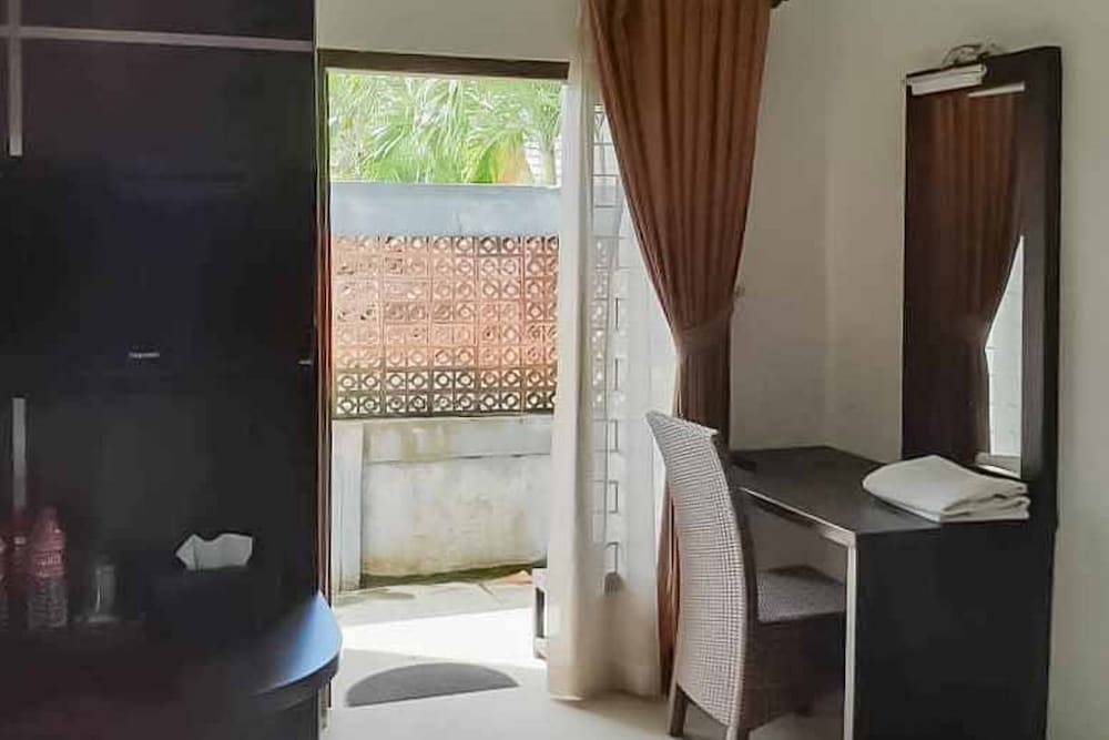 Premium Twin Room (Reddoorz) - Photo 6