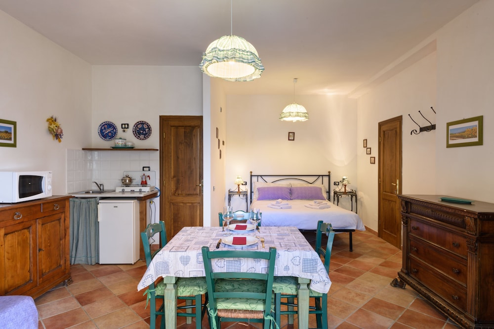 Comfort Room, 2 Double Beds, Kitchenette, Pool View photo 1