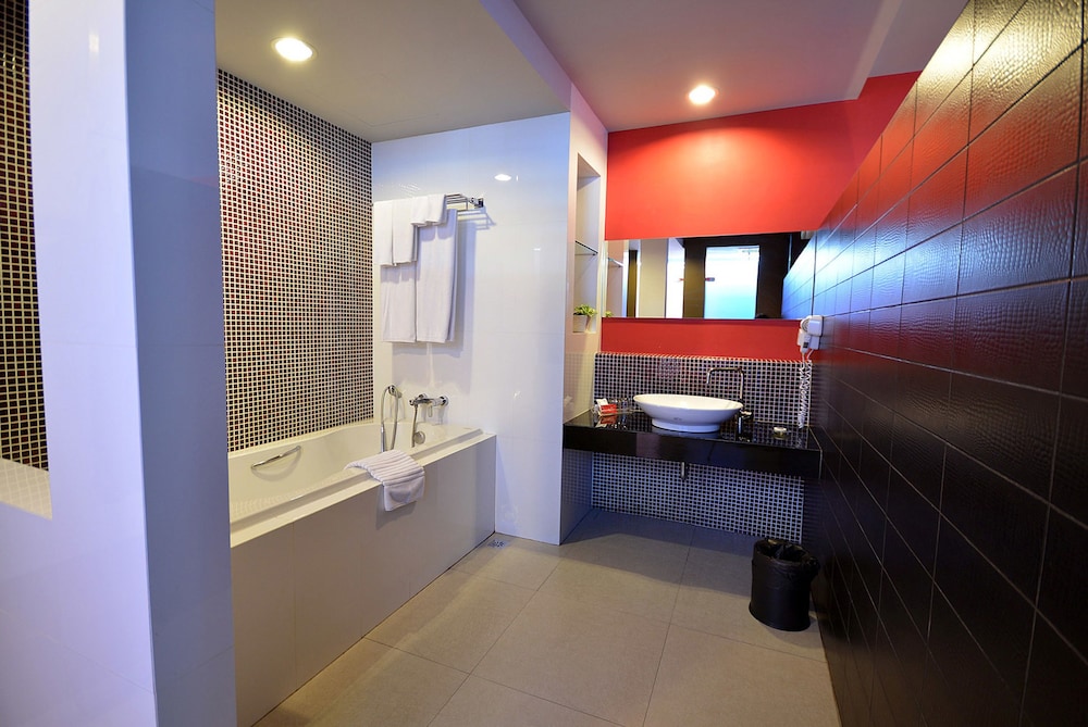 Deluxe Room - Photo 8