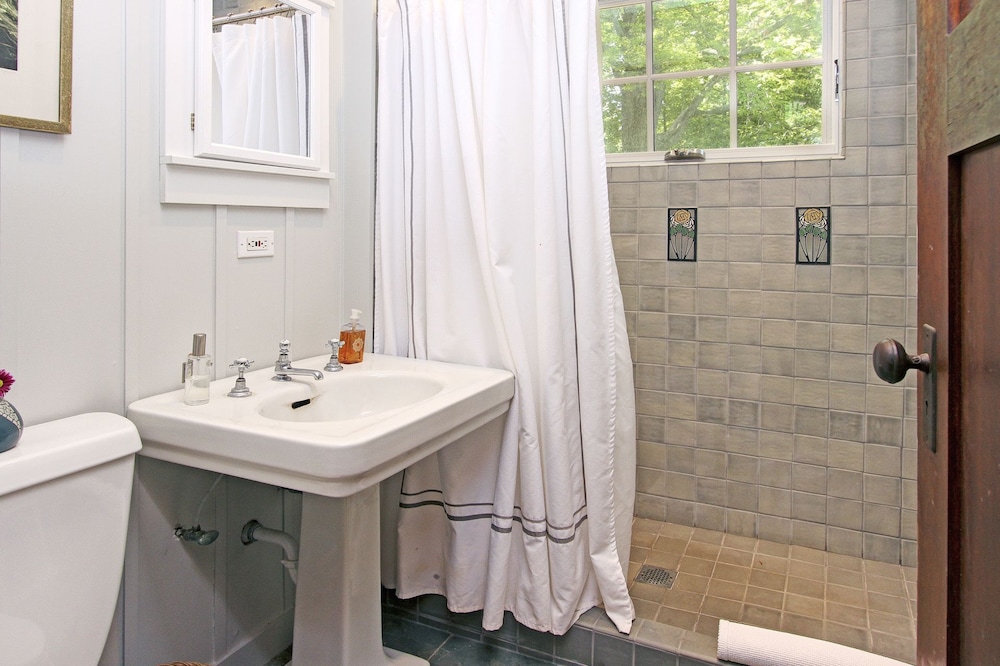 Cottage, 2 Bedrooms, Fireplace photo 3
